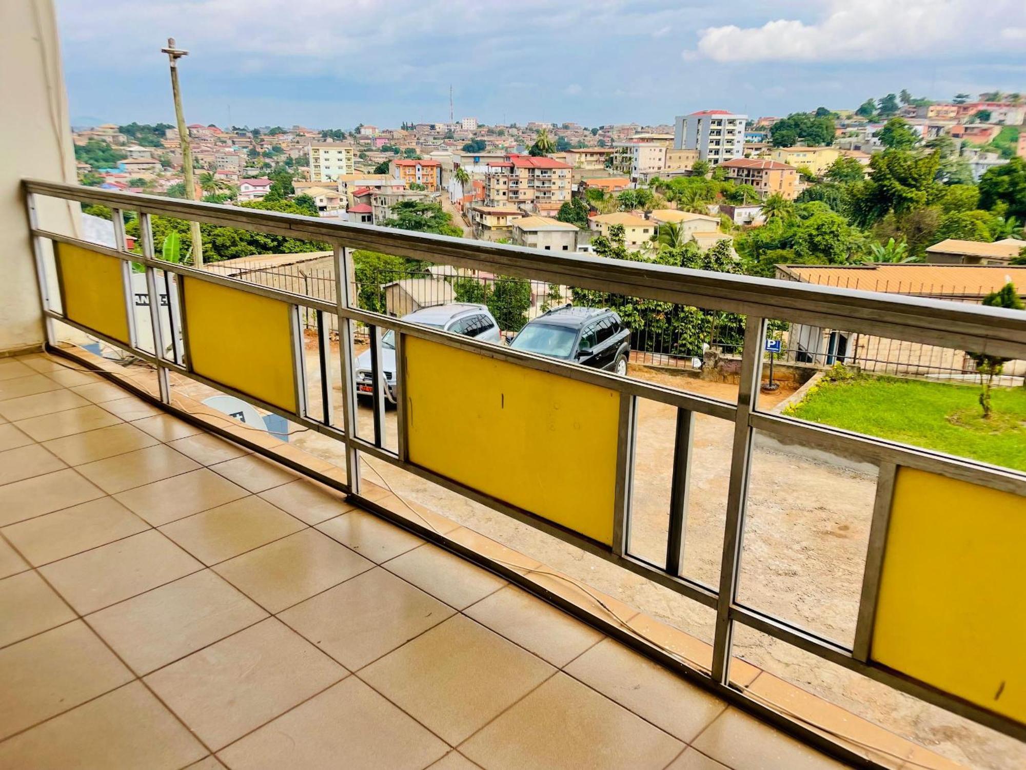 Appartement Avec Vue Panoramique Two Or Three Rooms Yaoundé Exterior foto